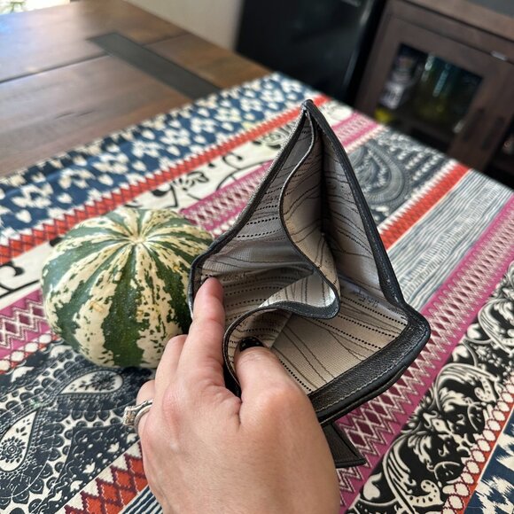 Salvatore Ferragamo Silver Navy Ombre Vintage Compact Wallet - Picture 9 of 10